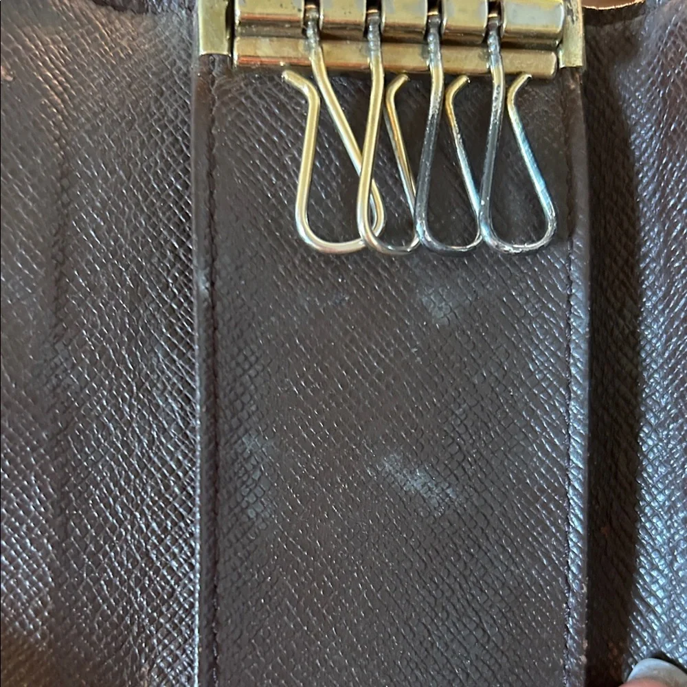 Louis Vuitton Checkered Key Holder with Gold Accent - Picture 7 of 15